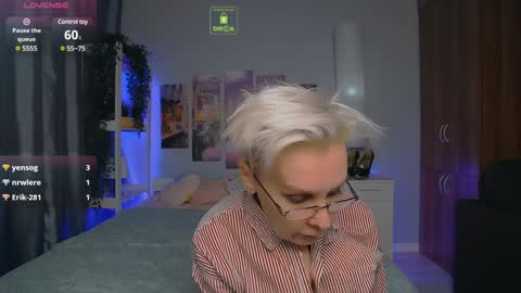 Snapshot of helgahimmele chatting on December 9, 6:46 pm Helga online show from December 9, 6:46 pm