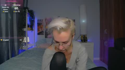 Snapshot of helgahimmele chatting on December 14, 5:58 pm Helga online show from December 14, 5:58 pm