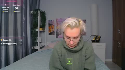 Snapshot of helgahimmele chatting on December 18, 2:21 am Helga online show from December 18, 2:21 am