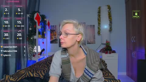 Snapshot of helgahimmele chatting on December 22, 1:12 am Helga online show from December 22, 1:12 am