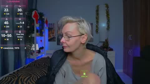 Snapshot of helgahimmele chatting on December 24, 7:44 pm Helga online show from December 24, 7:44 pm