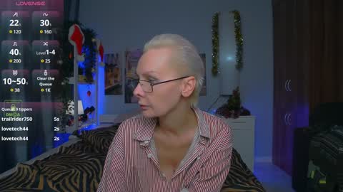 Snapshot of helgahimmele chatting on December 25, 7:02 pm Helga online show from December 25, 7:02 pm