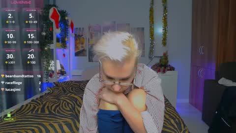 Snapshot of helgahimmele chatting on December 27, 2:25 am Helga online show from December 27, 2:25 am