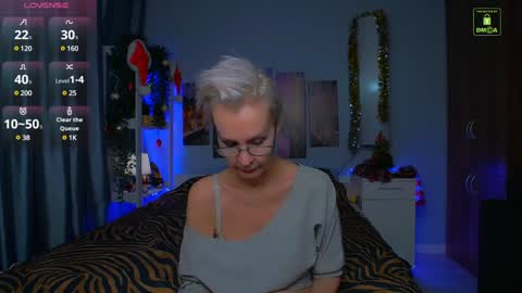 Snapshot of helgahimmele chatting on December 28, 10:44 pm Helga online show from December 28, 10:44 pm