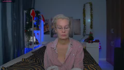 Snapshot of helgahimmele chatting on January 6, 2:15 am Helga online show from January 6, 2:15 am