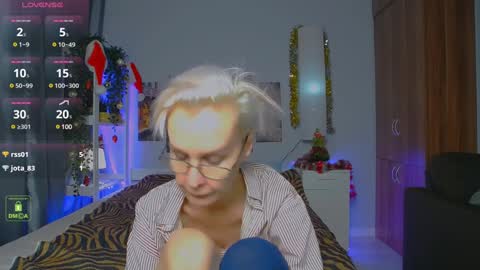 Snapshot of helgahimmele chatting on January 8, 2:25 am Helga online show from January 8, 2:25 am