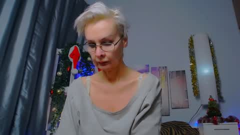 Snapshot of helgahimmele chatting on January 12, 10:33 pm Helga online show from January 12, 10:33 pm