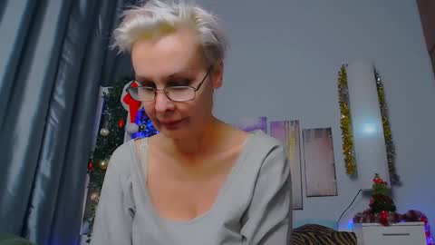 Snapshot of helgahimmele chatting on January 13, 1:34 am Helga online show from January 13, 1:34 am