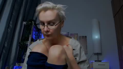 Snapshot of helgahimmele chatting on January 18, 1:30 am Helga online show from January 18, 1:30 am