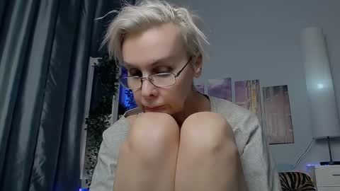 Snapshot of helgahimmele chatting on January 21, 3:48 am Helga online show from January 21, 3:48 am