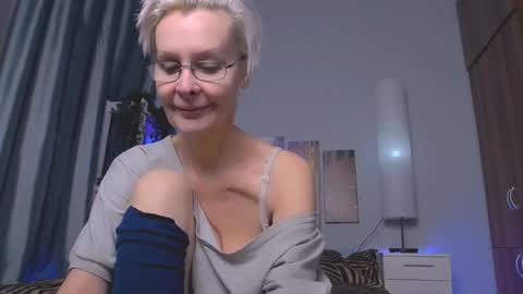 Snapshot of helgahimmele chatting on January 27, 3:37 am Helga online show from January 27, 3:37 am