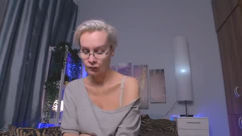 Snapshot of helgahimmele chatting on January 27, 6:41 am Helga online show from January 27, 6:41 am