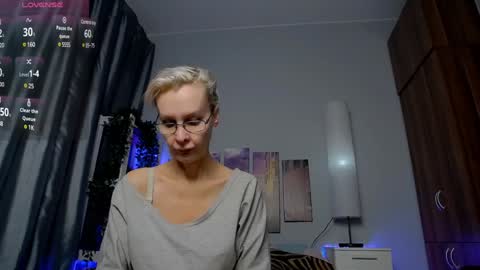 Snapshot of helgahimmele chatting on January 29, 3:54 am Helga online show from January 29, 3:54 am