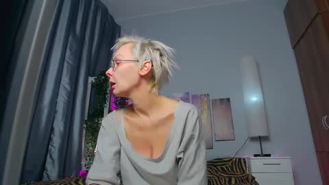 Snapshot of helgahimmele chatting on January 31, 4:36 am Helga online show from January 31, 4:36 am