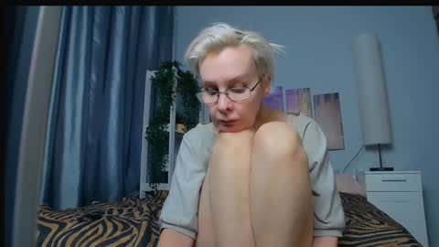 Snapshot of helgahimmele chatting on February 1, 7:36 am Helga online show from February 1, 7:36 am