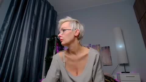 Snapshot of helgahimmele chatting on February 8, 4:14 am Helga online show from February 8, 4:14 am