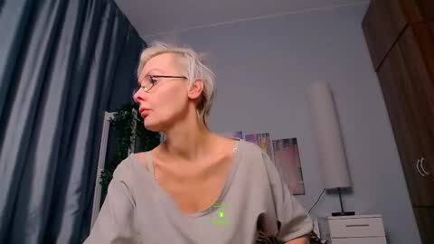 Snapshot of helgahimmele chatting on February 12, 6:51 am Helga online show from February 12, 6:51 am