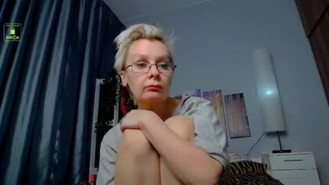 Snapshot of helgahimmele chatting on February 22, 12:16 am Helga online show from February 22, 12:16 am
