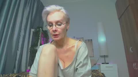 Snapshot of helgahimmele chatting on February 28, 11:12 pm Helga online show from February 28, 11:12 pm