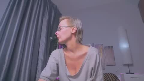Snapshot of helgahimmele chatting on March 4, 9:32 pm Helga online show from March 4, 9:32 pm