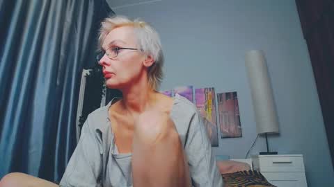 Snapshot of helgahimmele chatting on March 12, 11:54 pm Helga online show from March 12, 11:54 pm