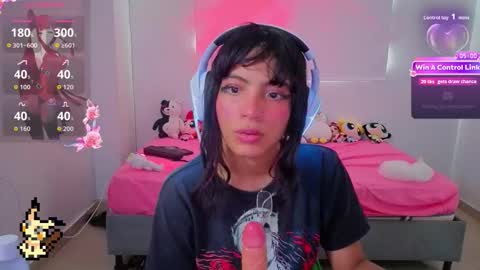 Snapshot of helia_n_amy chatting on February 17, 8:04 pm Helia Transfem and Amy online show from February 17, 8:04 pm