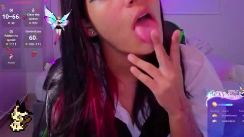 Snapshot of helia_n_amy chatting on March 6, 4:31 am Helia Transfem and Amy online show from March 6, 4:31 am