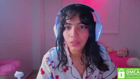 Snapshot of helia_n_amy chatting on March 27, 6:41 am Helia Transfem and Amy online show from March 27, 6:41 am