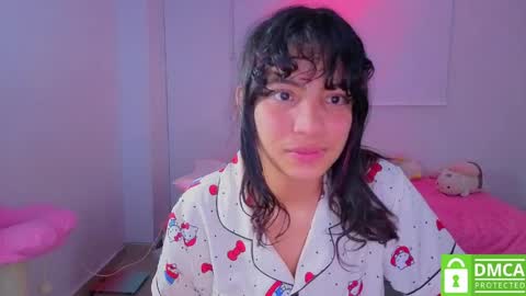 Snapshot of helia_n_amy chatting on March 27, 8:26 am Helia Transfem and Amy online show from March 27, 8:26 am