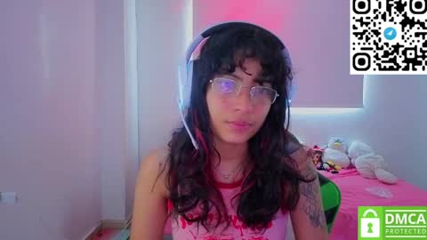 Snapshot of helia_n_amy chatting on April 1, 1:12 pm Helia Transfem and Amy online show from April 1, 1:12 pm