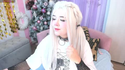 Snapshot of hell_fairy chatting on December 5, 3:26 am Laura online show from December 5, 3:26 am
