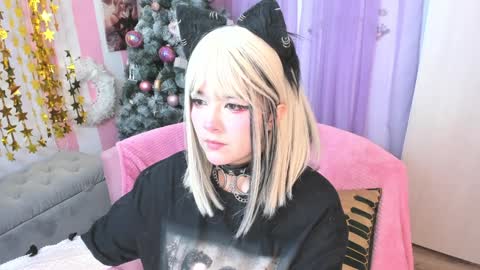 Snapshot of hell_fairy chatting on January 10, 12:17 am Laura online show from January 10, 12:17 am