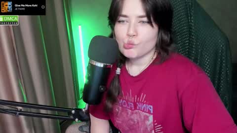 Red online show from February 18, 7:43 pm