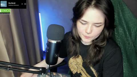 Red online show from April 2, 8:50 pm