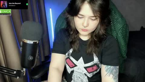 Red online show from May 5, 8:28 pm