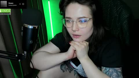 Red online show from May 7, 7:30 pm