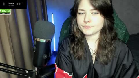 Red online show from May 21, 7:32 pm