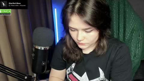 Snapshot of hell_hotline chatting on May 28, 6:38 pm Red online show from May 28, 6:38 pm