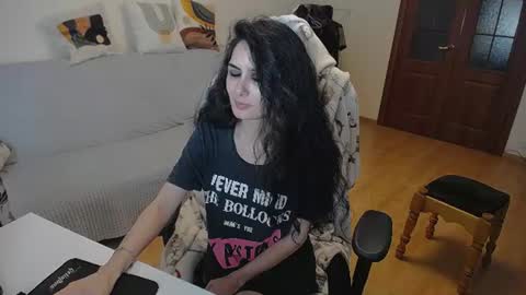 Snapshot of hella_helen chatting on June 23, 5:11 pm Helen online show from June 23, 5:11 pm