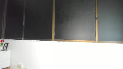 Snapshot of hellanddante_ chatting on January 8, 2:14 am H E L L AND D A N T E online show from January 8, 2:14 am