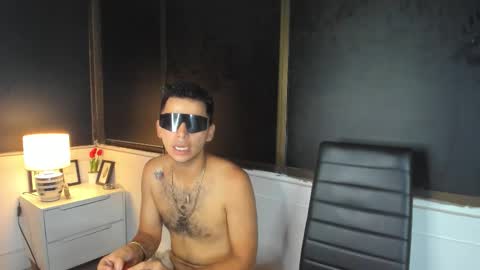 Snapshot of hellanddante_ chatting on January 10, 1:29 am H E L L AND D A N T E online show from January 10, 1:29 am