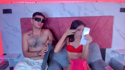 Snapshot of hellanddante_ chatting on January 18, 1:42 am H E L L AND D A N T E online show from January 18, 1:42 am