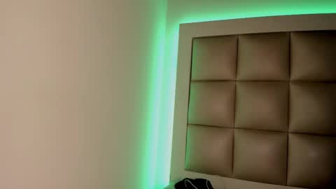 Snapshot of hellen__smith_ chatting on February 15, 7:51 am hellen__smith_ online show from February 15, 7:51 am