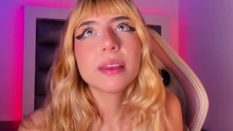 Snapshot of hellen__smith_ chatting on March 30, 8:43 pm hellen__smith_ online show from March 30, 8:43 pm