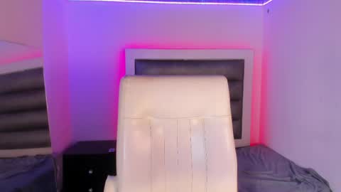hellen__smith_ online show from May 7, 1:22 am