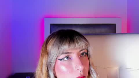 hellen__smith_ online show from May 7, 8:25 pm