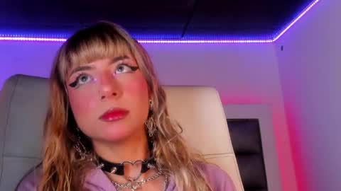 hellen__smith_ online show from May 10, 12:32 pm