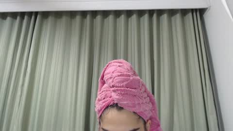 Snapshot of hellen_garcia chatting on December 9, 2:28 pm Hellen online show from December 9, 2:28 pm