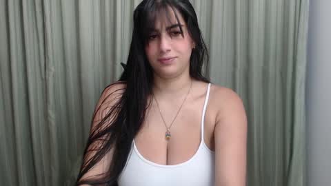 Snapshot of hellen_garcia chatting on December 12, 8:43 pm Hellen online show from December 12, 8:43 pm