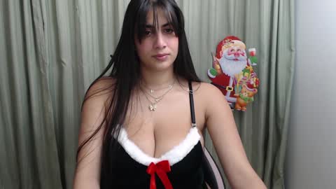 Snapshot of hellen_garcia chatting on December 23, 9:29 pm Hellen online show from December 23, 9:29 pm
